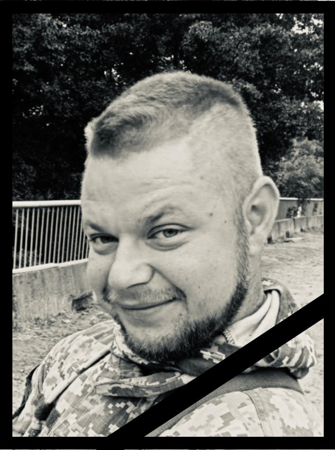 Закарпатці попрощаються з воїном, який віддав життя за рідну землю – 01 У Виноградові попрощаються з Героєм
