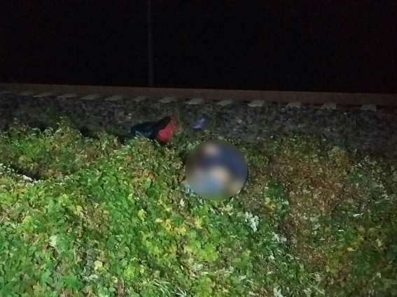 Трагедія на Ужгородщині: під колесами потяга загинула 22-річна дівчина, її 20-річний друг вижив – 04