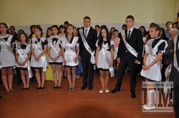 У мукачівській ЗОШ №20 відбулось свято "Останнього дзвоника" (ФОТО) – 02