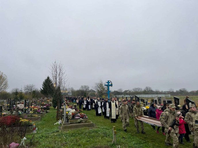 У одному із сіл Закарпаття прощалися з Героєм – 04