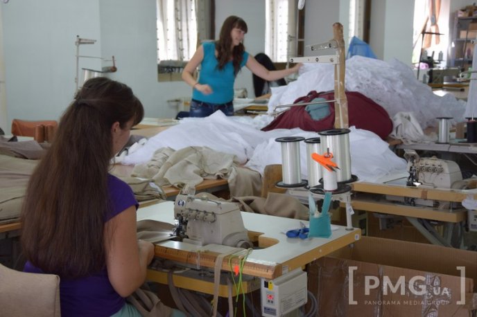 На Мукачівщині виготовляють текстиль для відомих світових брендів – 09