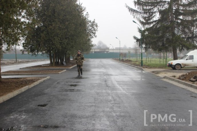 Сьогодні у Парку Перемоги у Мукачеві з’являться кілька дерев’яних будиночків – 01