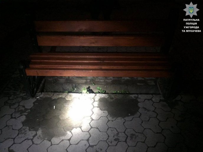 В Ужгороді продовжують красти каналізаційні люки – 02