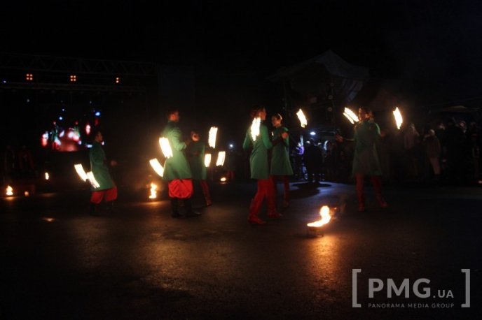 Яскраве святкування Дня святого Мартина у Мукачеві: парад ліхтариків, лицарські бої та вогняне шоу – 108 Яскраве святкування Дня святого Мартина у Мукачеві: парад ліхтариків, лицарські бої та вогняне шоу – 108
