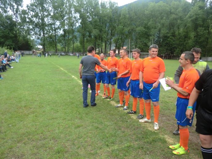 Василь Петьовка підтримав футбольні команди Тячівщини та Рахівщини – 06