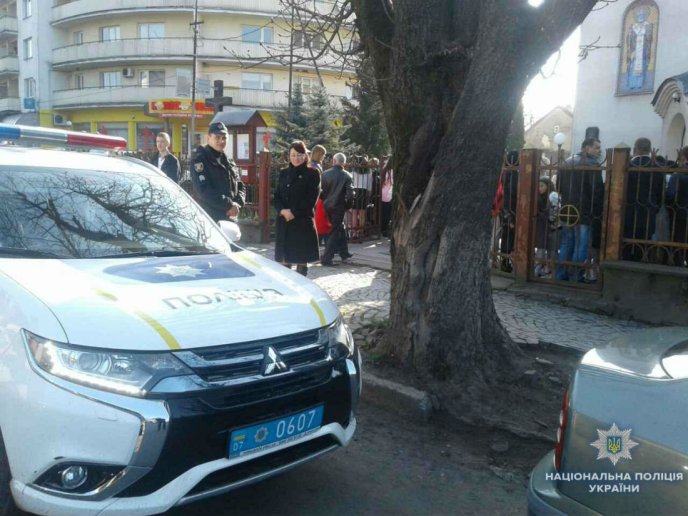 Під час Богослужінь в храмах Закарпаття поліція правопорушень не допустила – 01