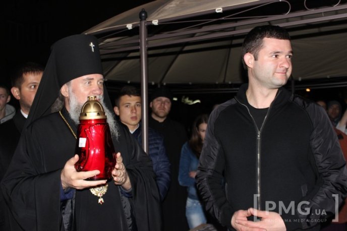 Мукачівці зустріли Благодатний Вогонь, який зійшов у Єрусалимі – 16