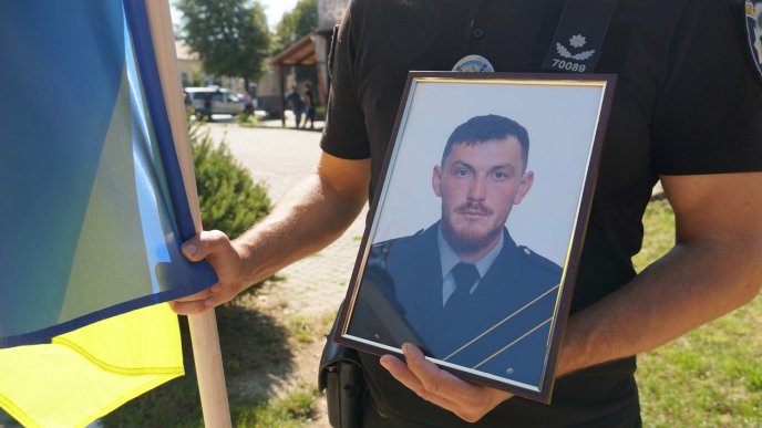 Залишилися дружина та 7-річна донечка: в Мукачеві поховали Героя – 03