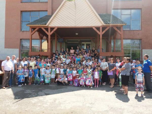 Першокласникам подарували рюкзаки зі шкільним приладдям – 14