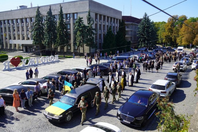 В Ужгороді попрощалися із 40-річним захисником – 05