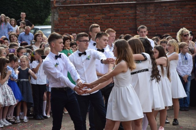 У школах Мукачева пролунав останній дзвінок – 47