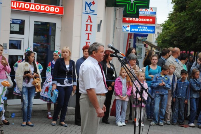 Мер Мукачева офіційно відкрив медовий ярмарок (ФОТО) – 02