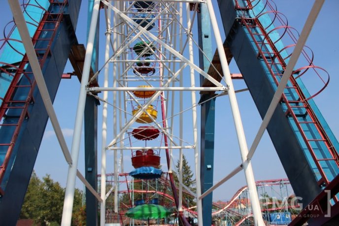 У парку "Перемога" запрацювало оглядове колесо – 04