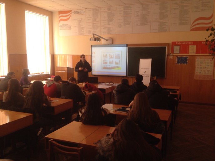 У Мукачеві відкрили ще одну сучасну велопарковку  – 06