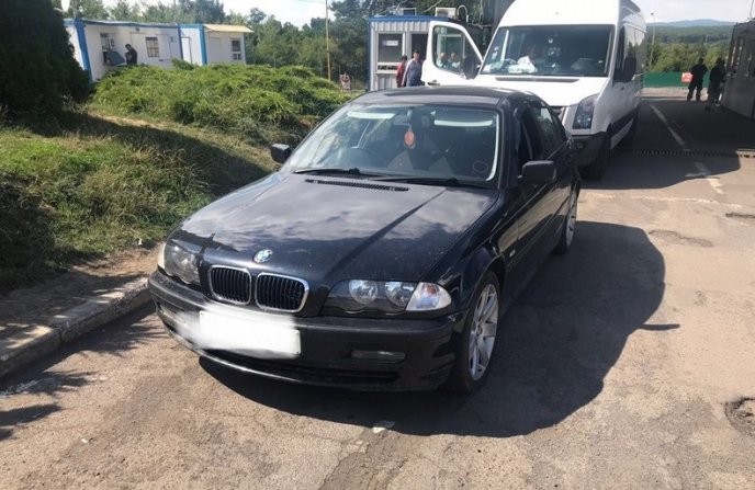 Старший державний інспектор митного поста «Ужгород» Закарпатської митниці ДФС відмовився від хабаря  – 01