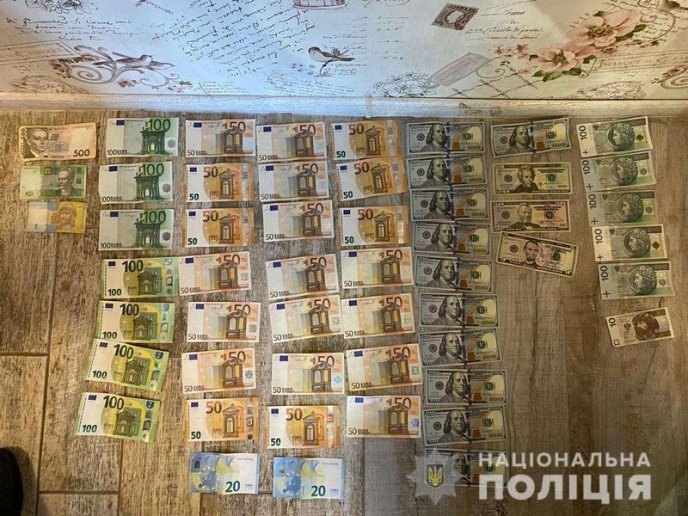 Поліція затримала групу наркодилерів з Мукачева – 04