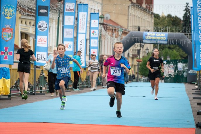 В Ужгороді відбувся благодійний забіг на підтримку ЗСУ – 09