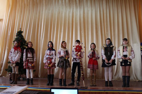 У Дубовому юні колядники з навколишніх сіл славили народження Ісуса Христа – 08