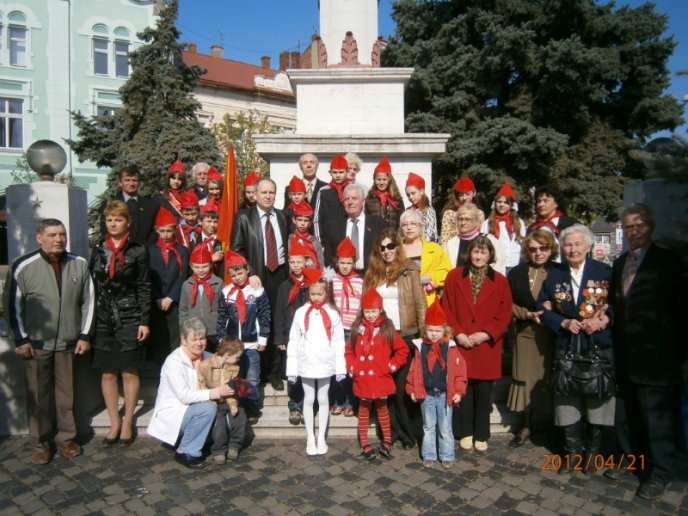 Мукачівських школярів прийняли в піонери (ФОТОРЕПОРТАЖ) – 11