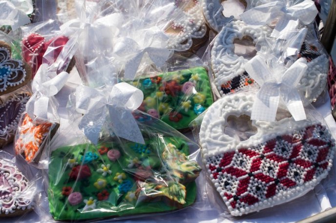 Набережна Мукачева, перед монастирем, нагадує торгову алею (ФОТО) – 20