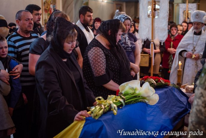 На Мукачівщині поховали загиблого на війні Героя Віктора Іньшина – 14