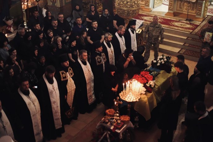 У Мукачеві попрощалися з полеглим на війні Героєм – 01