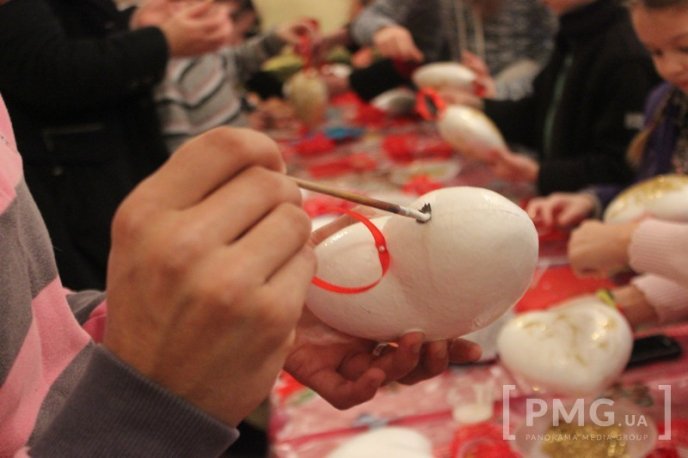 У Мукачеві діти власноруч робили валентинки військовим – 02