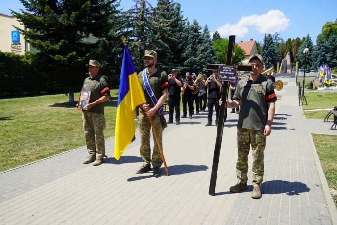 Ужгород попрощався із полеглим 40-річним Героєм – 06