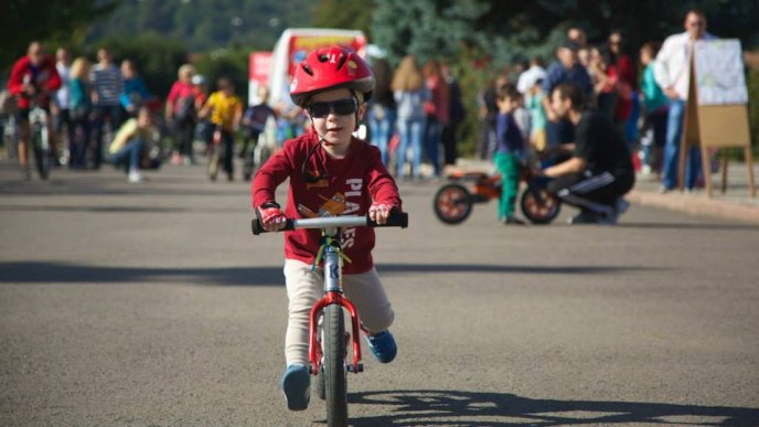 Велодень у Мукачеві: дитячий сміх, дорослий азарт та море позитивних емоцій (ФОТО) – 08