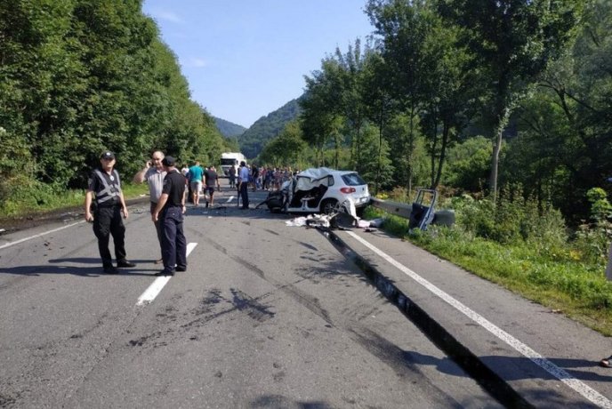 Три трупи: подробиці фатальної аварії на трасі Київ-Чоп – 01