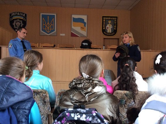 До мукачівських поліцейських завітали школярі – 05