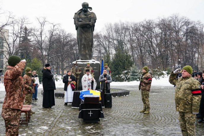 Поховали військового, який захищав Україну з перших днів повномасштабного вторгнення – 06