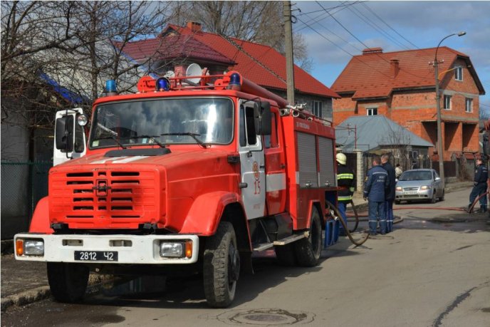 В обід в Ужгороді горів будинок – 05