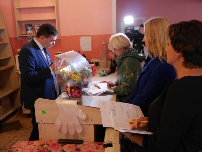 Ужгородські чиновники перевірили шкільні буфети – 11