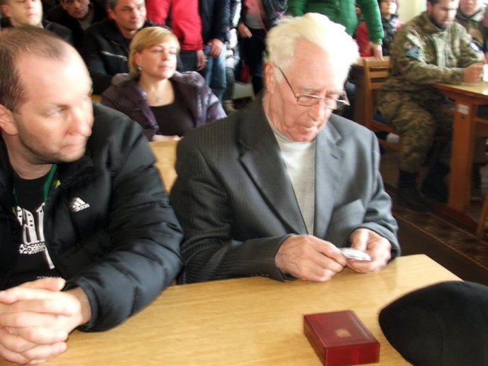 У Мукачеві урочисто нагородили бійців АТО державними нагородами – 13