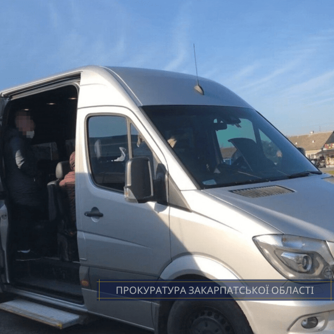 Вимагав гроші та погрожував зброєю: прокуратура погодила підозру зловмиснику – 02