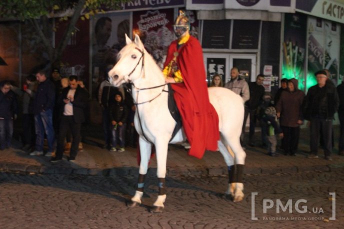 Парад ліхтариків та лицарські бої: як у Мукачеві відзначали День святого Мартина – 25