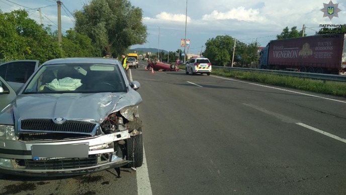 Стали відомими деталі резонансної ДТП під Ужгородом, внаслідок якої автомобіль перекинувся на дах – 02