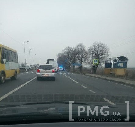 Вранці на Мукачівщині сталась аварія: рух трасою ускладнено – 01