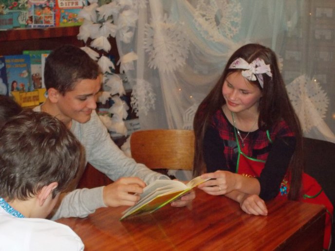 Юні читачі мукачівської бібліотеки зустріли святого Миколая (ФОТО) – 05