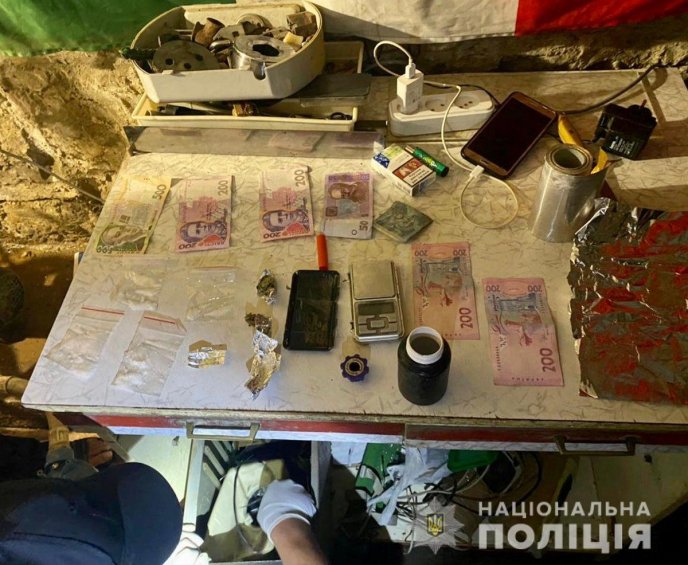 Поліцейські зі спецпризначенцями затримали двох наркоторговців – 02
