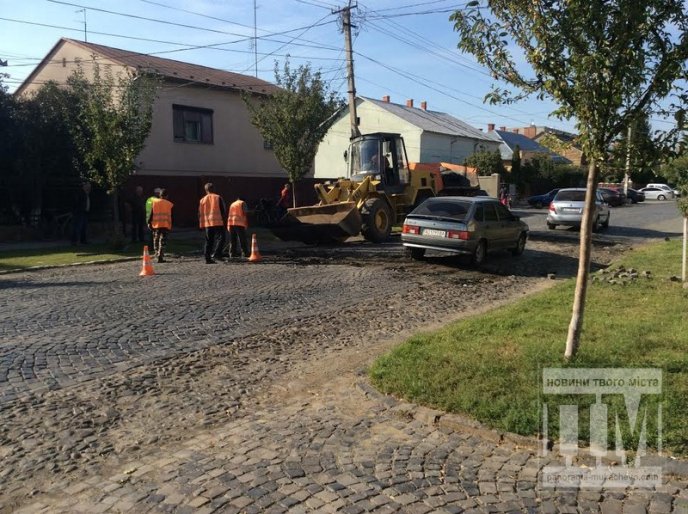 У Мукачеві демонтували одразу чотири "лежачих поліцейських" (ФОТОРЕПОРТАЖ) – 01