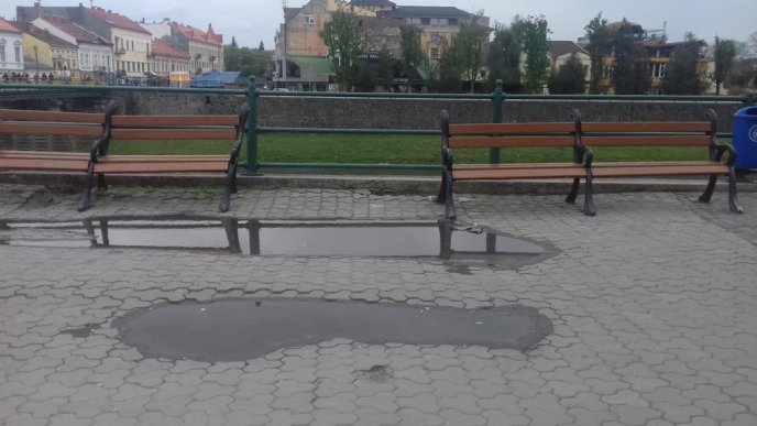 Невідомі скоїли у центрі Ужгорода ганебний вчинок – 04