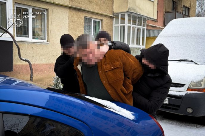 На Закарпатті затримали митника