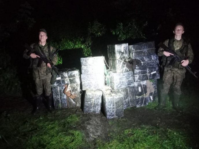 Поблизу кордону виявили 26 ящиків контрабандних сигарет – 01