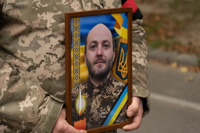 Закарпаття провело в останню путь 35-річного захисника – 02