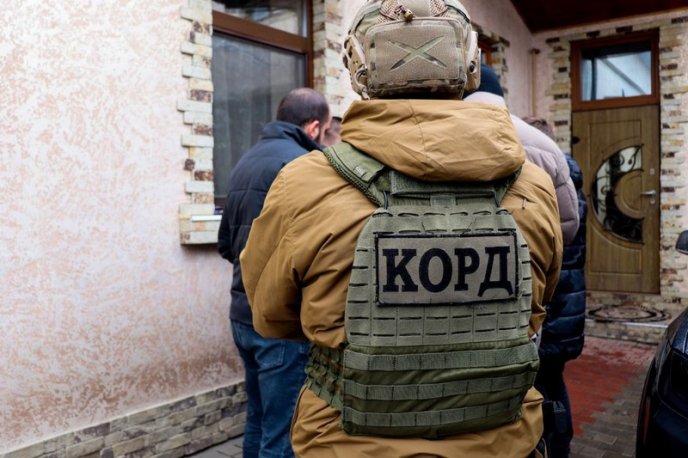 Начальниця медустанови разом зі спільниками організування злочинну схему – 04