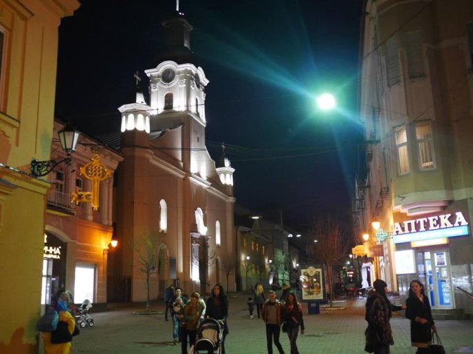 На центральних вулицях Ужгорода відновлено вуличне освітлення – 06