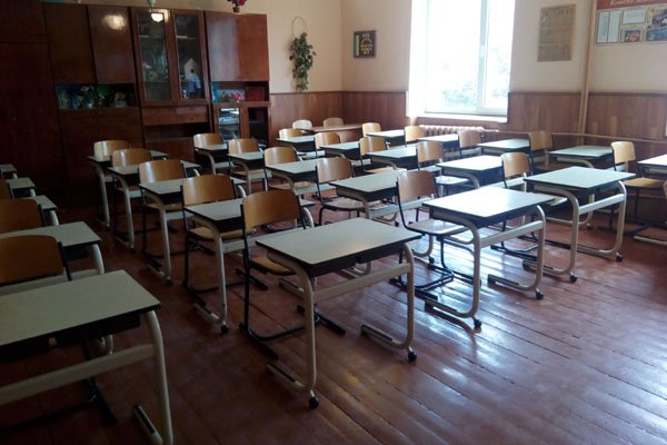 Школи Тячівщини отримали комплекти парт європейського зразка – 09