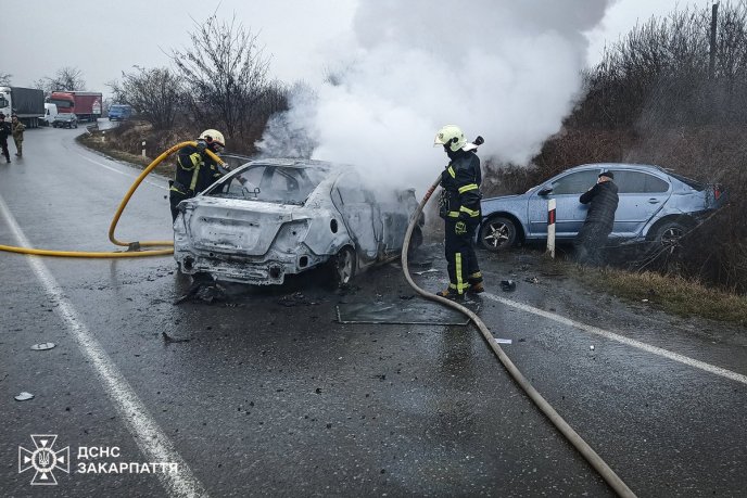 Постраждало двоє людей: рятувальники розповіли подробиці аварії – 01